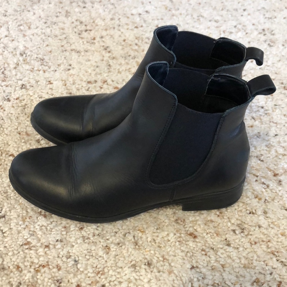 Black Aldo ankle boots